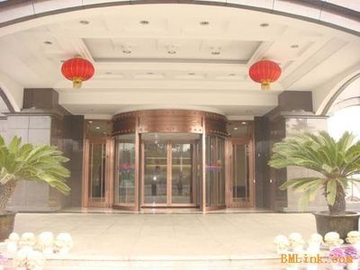 {供應(yīng)豪華智能兩翼旋轉(zhuǎn)門-銅系列指導(dǎo)價(jià)}_今日供應(yīng)豪華智能兩翼旋轉(zhuǎn)門-銅系列價(jià)格_供應(yīng)豪華智能兩翼旋轉(zhuǎn)門-銅系列價(jià)格(圖)-南京菲勒自動(dòng)門